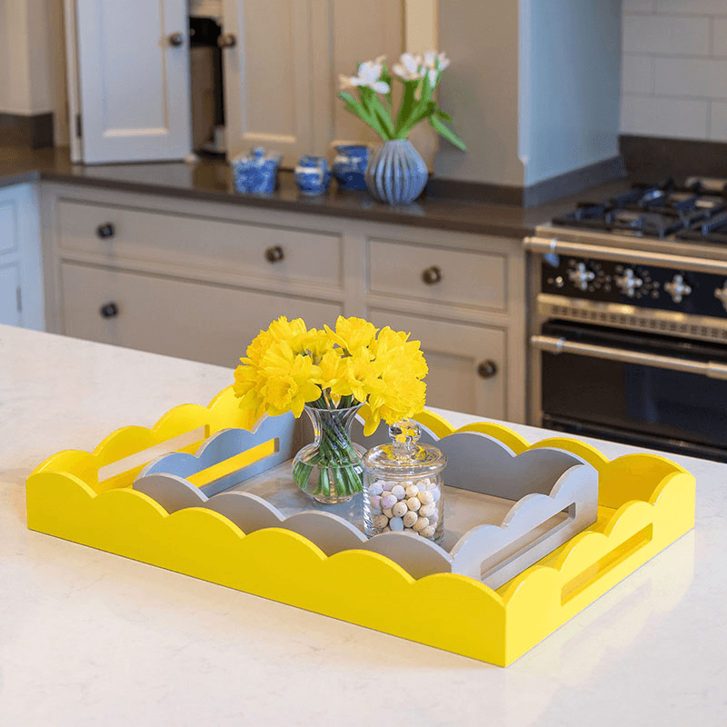 Lacquered Scallop Tray 43 x 33cm, Chiffon