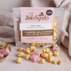 Image showing the Gin and Treats Hamper product.