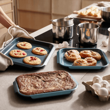Image showing the Nest Set of 3 Baking Trays, Blue product.