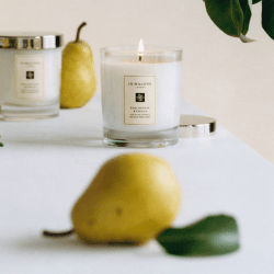 Image showing the English Pear & Freesia Deluxe Candle, 600g product.