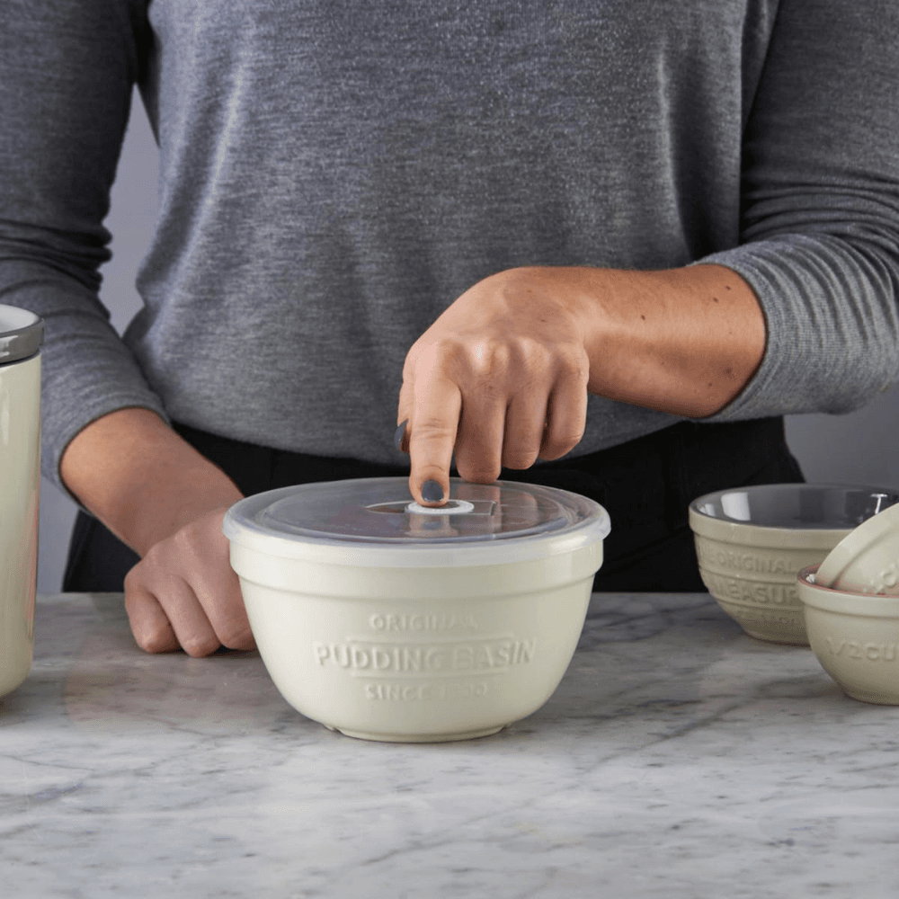 Innovative Kitchen Pudding basin with lid, 16cm, cream