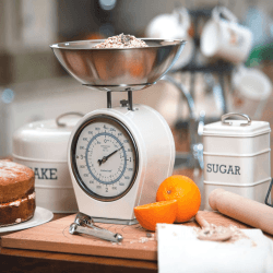 Image showing the Living Nostalgia Mechanical scales, 4Kg, Cream product.