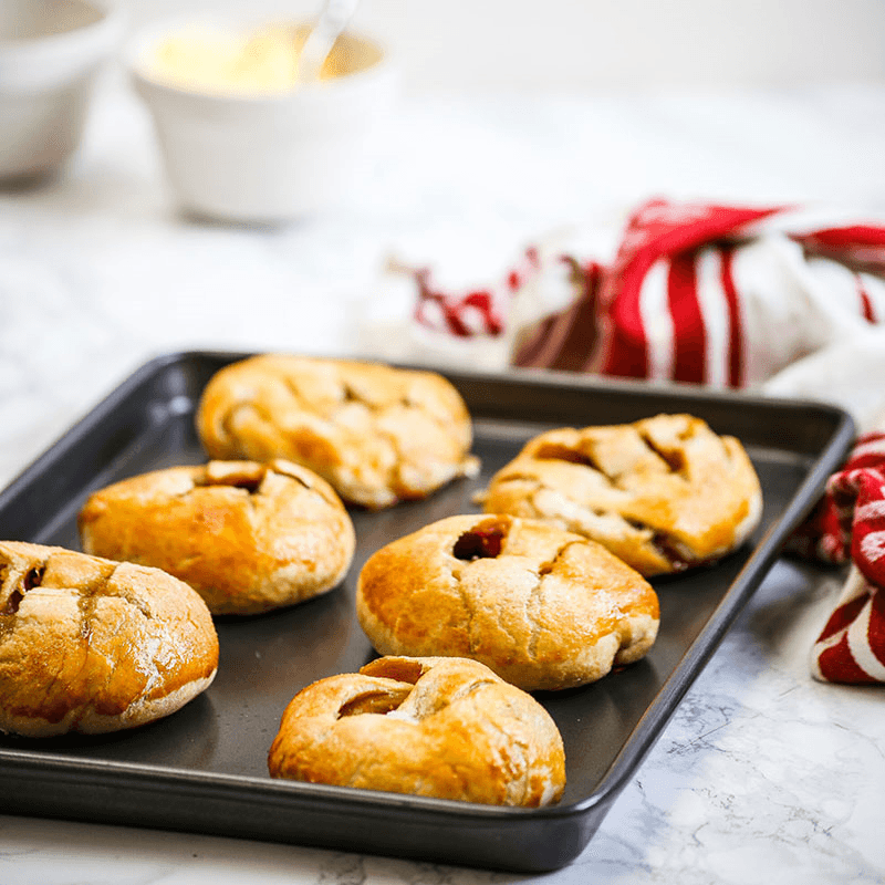 Roast pan and oven tray, 34 x 26cm (roaster) - 39 x 27cm (tray)