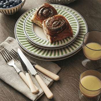 Image showing the Ivory 16 piece cutlery set product.