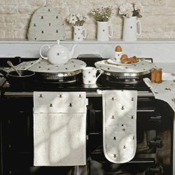 Image showing the Beehive Tea cosy, W30 x H25.5cm product.