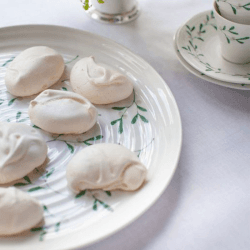 Image showing the Mistletoe Round Platter, D30cm, White/Green product.
