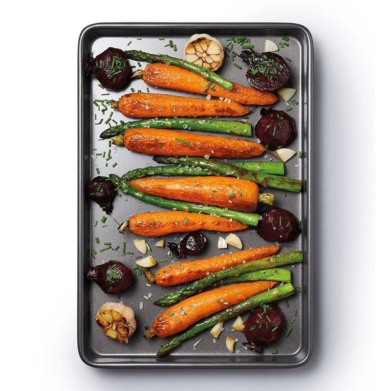 Roast pan and oven tray, 34 x 26cm (roaster) - 39 x 27cm (tray)