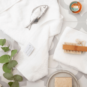 Image showing the Organic 600gsm Set of 2 Face Towels, 30 x 30cm, White product.