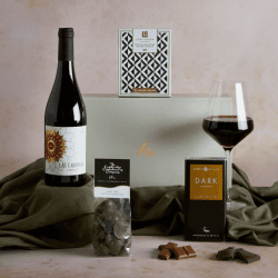 Image showing the Red Wine & Dark Chocolate Gift Box product.