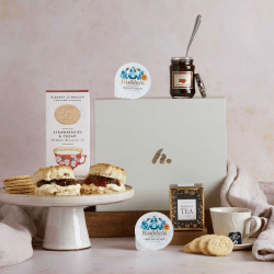 Image showing the Small Cream Tea Hamper product.