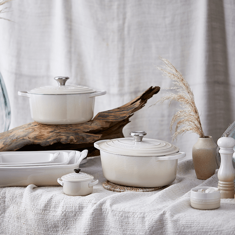 Signature Cast Iron Oval casserole, 27cm - 4 litre, Meringue