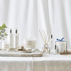 Image showing the Botanical Candle, Medium, Sea Salt product.