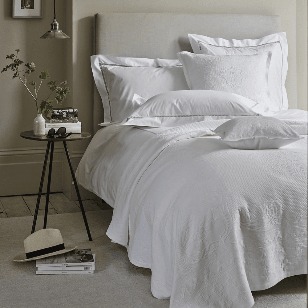 Vintage Etienne - Cotton Super king bedspread, 280 x 260cm, White