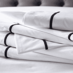 Image showing the Savoy - 400 Thread Count Egyptian Cotton Oxford pillowcase, 50 x 75cm, White/Navy product.