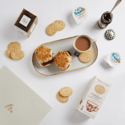 Image showing the Small Cream Tea Hamper product.