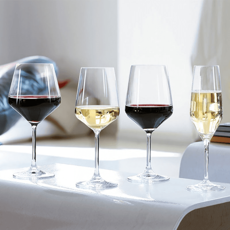 Style Set of 4 Burgundy Red Wine Glasses, 640ml, Clear