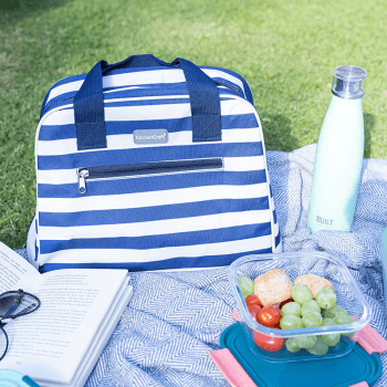 Image showing the Blue Stripes Holdall-style coolbag, 36 x 19 x 25cm, White/Blue product.