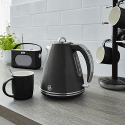 Image showing the Retro Jug Kettle, 1.5L, Black product.