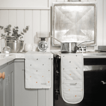 Image showing the Hearts Double Oven Gloves product.