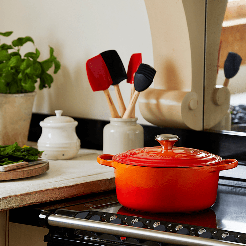 Signature Cast Iron Round casserole, 22cm - 3.3 litre, Volcanic