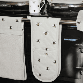 Image showing the Bees Double oven glove, 18 x 84cm product.